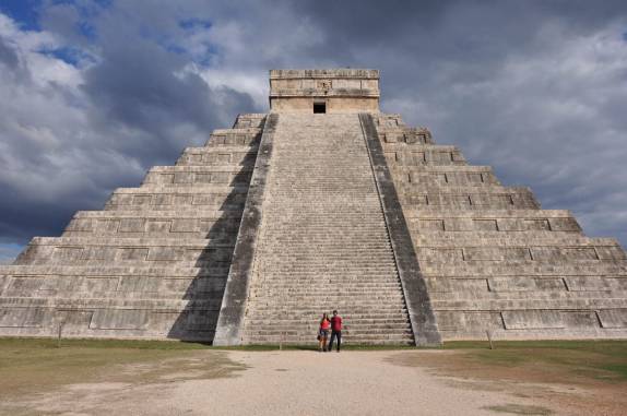 O famoso 'Castillo', a mais emblemática construção de Chichen-Itza, na península do Yucatán, no México